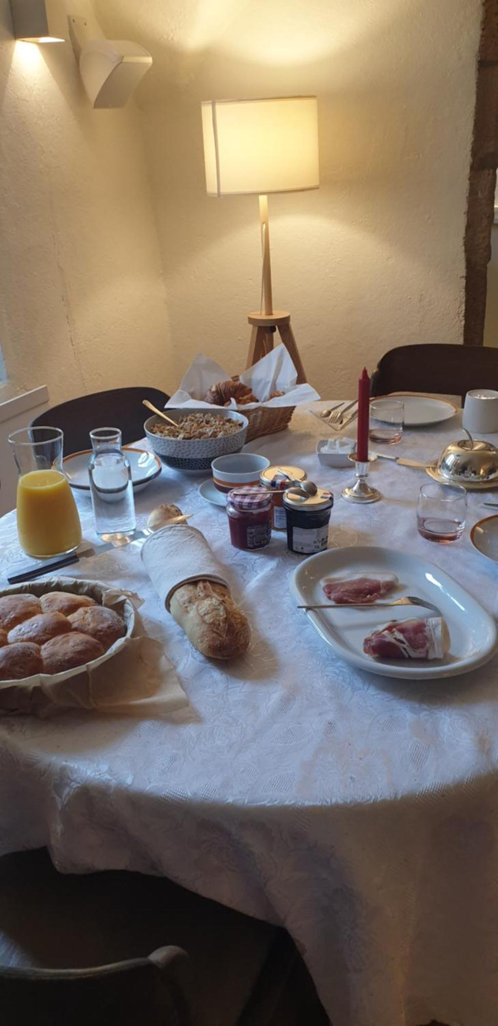 مبيت وإفطار Saint-Saturnin  La Tour Noble المظهر الخارجي الصورة
